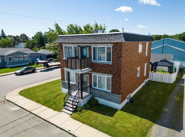 1201-1203 15e Rue, Shawinigan, QC G9T3W8, CA, Shawinigan, Quebec G9T3W8