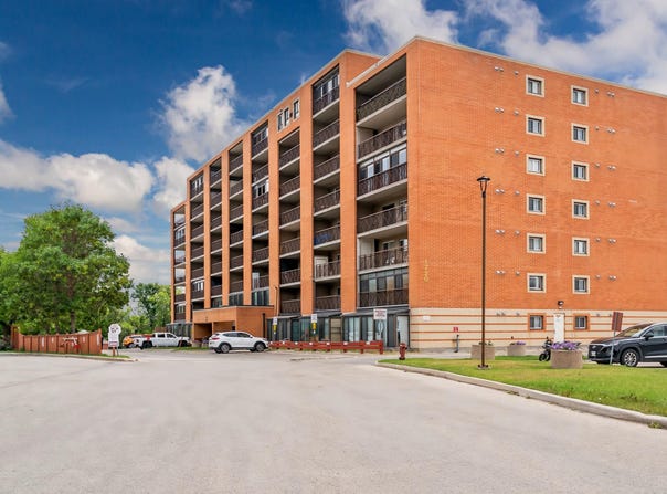 1720 Pembina Hwy, Winnipeg, MB R3T 5T4, Canada, Winnipeg, Manitoba R2H