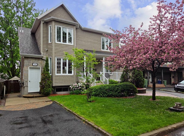 150-154 60e Rue E., Charlesbourg, Quebec G1H2B6