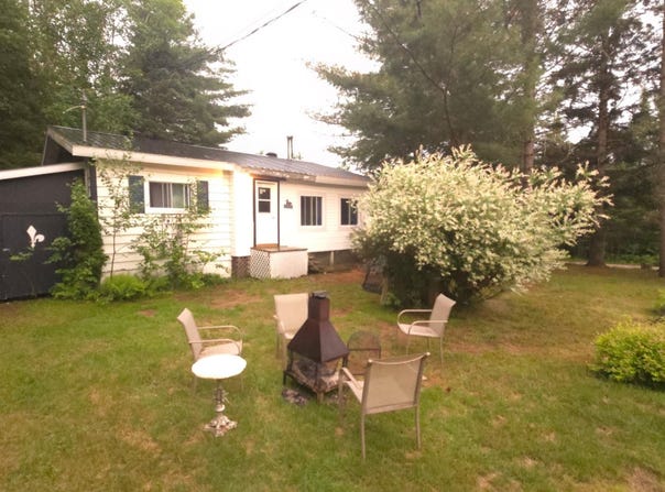100 Rue Bélanger, Saint-Alexis-des-Monts, Quebec J0K1V0