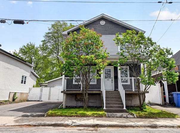 184 Rue Montcalm, Le Vieux-Longueuil, Quebec J4J2K6