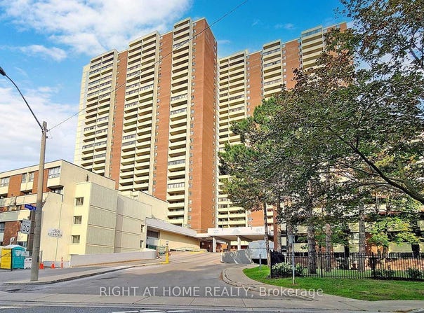 1418 - 1 Massey Square, Toronto, Ontario M4C5L4