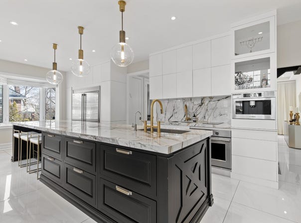702 Av. Hartland, Montréal (Outremont), Quebec H2V 2X2