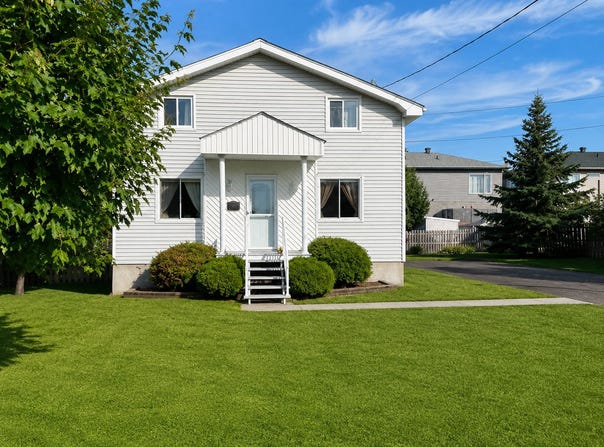 5860 Rue Alexandre, Brossard, Quebec J4Z1P3