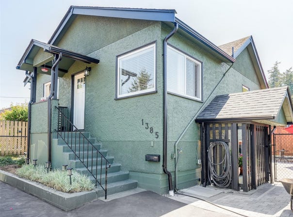 1385 Hastings St, Saanich, British Columbia V8Z2W6
