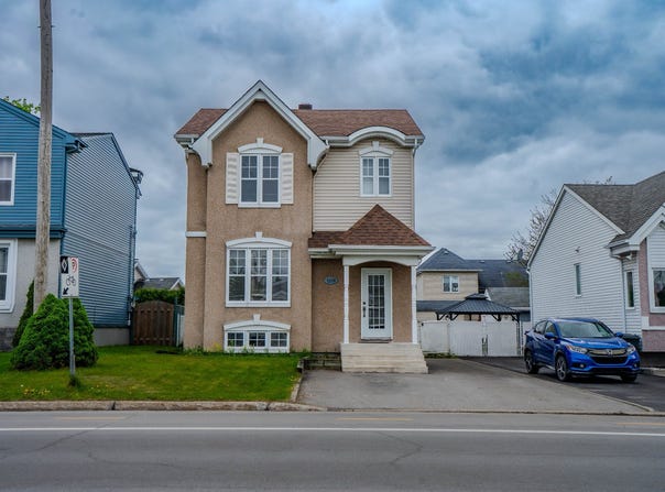 2570 Rue de lHortensia, La Plaine, QC J7M1L5, CA, La Plaine, Quebec J7M1L5