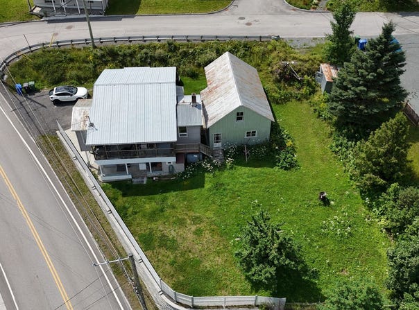 90-92 Rue St-Jean-Baptiste, Causapscal, Quebec G0J1J0