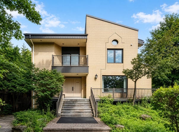 1295 Rue Brochu, Saint-Laurent, Quebec H4N1V1