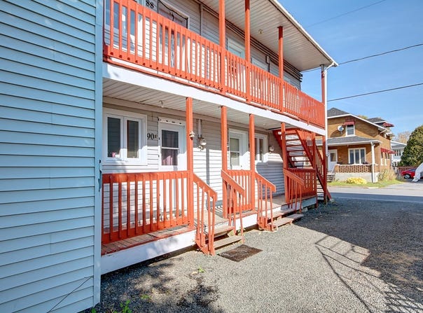 84-90A Rue St-Laurent, Beaupré, QC G0A1E0, CA, Beaupré, Quebec G0A1E0