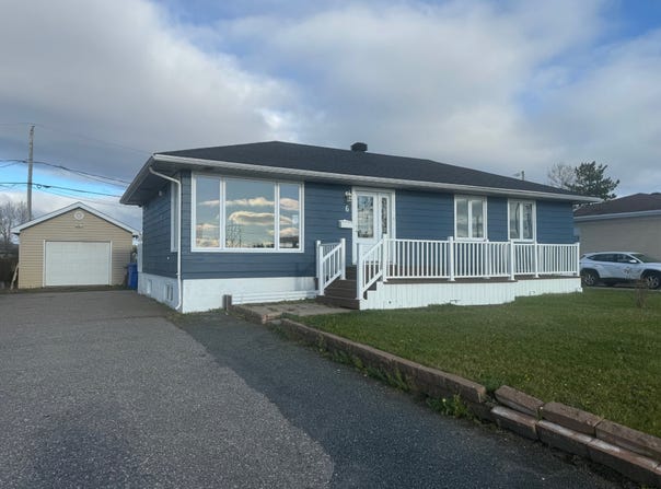 6 Rue Comeau, Sept-Îles, QC G4R1H7, CA, Sept-Îles, Quebec G4R1H7