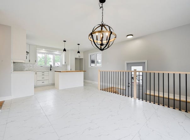 780 Rue Bernard-Pilon, McMasterville, Quebec J3G1L4