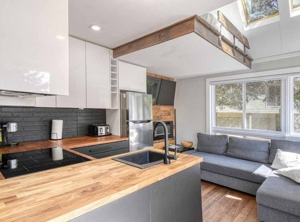 147 Ch. au Pied-de-la-Montagne 2102, Mont-Tremblant, Quebec J8E 2M3