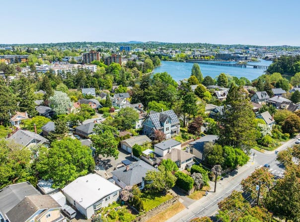 727 Craigflower Rd, Victoria, British Columbia V9A 2W6
