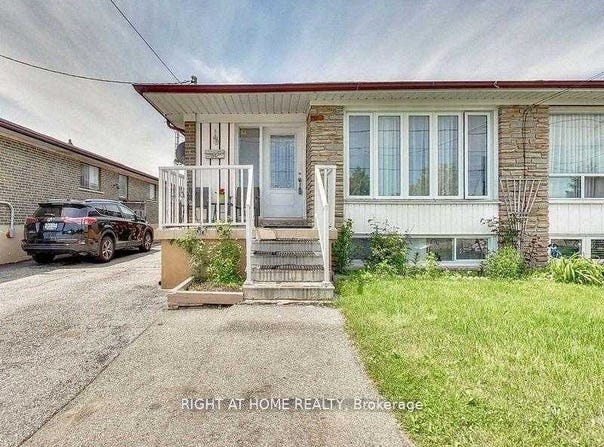 34 Goldsboro Road, Toronto, Ontario M9L1A7