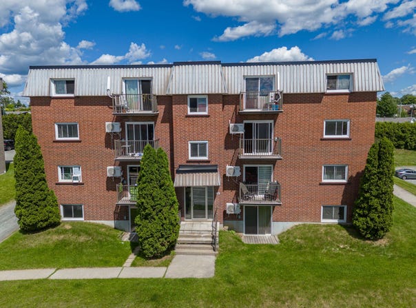 708 13e Avenue N., Fleurimont, Quebec J1E2Y8