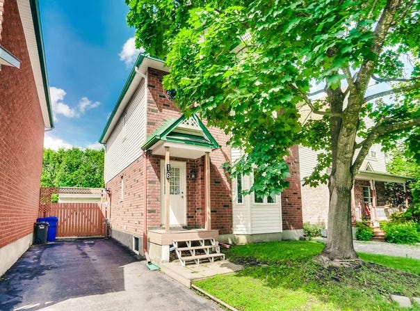 16 Rue Victor-Hugo, Gatineau, QC J8R2Z3, CA, Gatineau, Quebec J8R2Z3