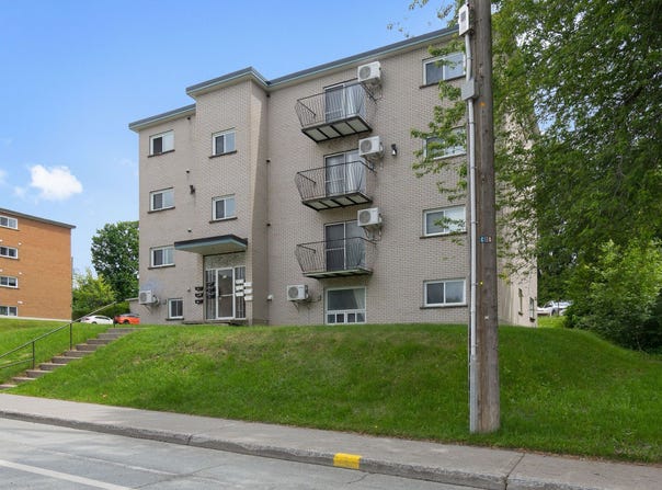 540 13e Avenue N., Fleurimont, Quebec J1Y2Y6