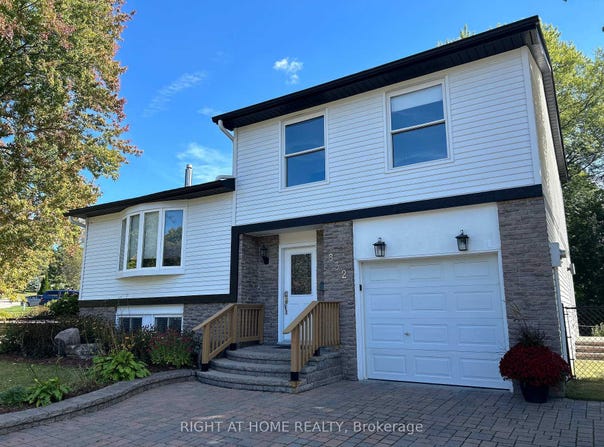 832 Boronia Crescent, Newmarket, Ontario L3Y5J9