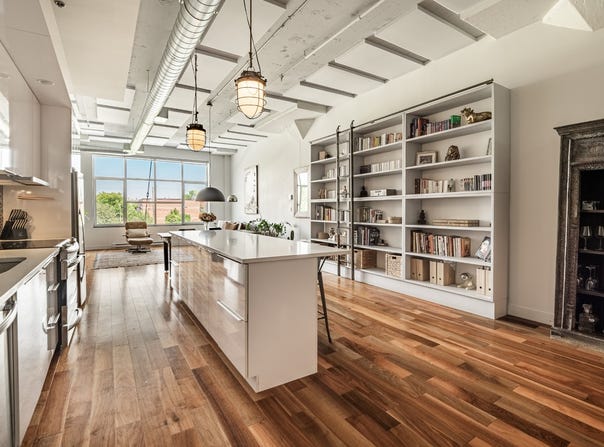 5265 Av. De Gaspé #209, Montréal (Le Plateau-Mont-Royal), Quebec H2T2A1