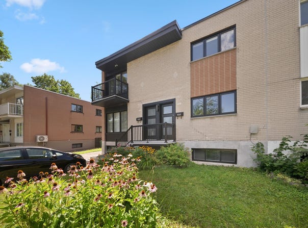 9222 Av. André-Grasset, Ahuntsic-Cartierville, Quebec H2M2B3