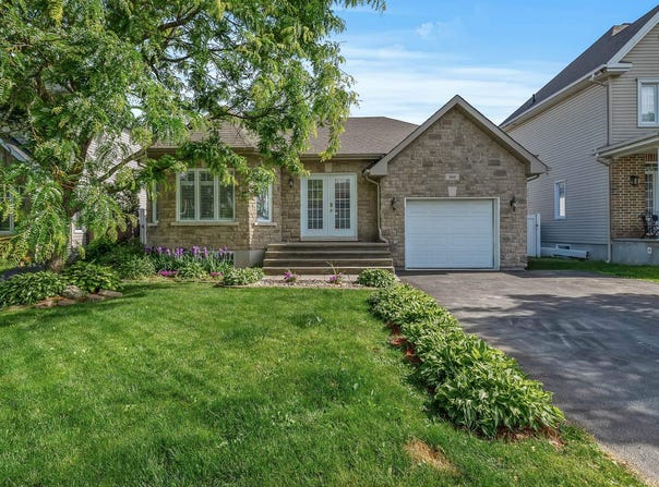 304 Rue Le Gallois, Gatineau, QC J8V4E4, CA, Gatineau, Quebec J8V4E4