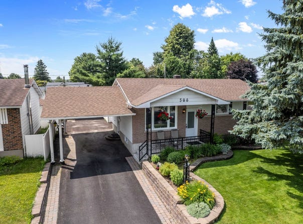 566 Rue Filiatreault, Gatineau, Quebec J8P2P9