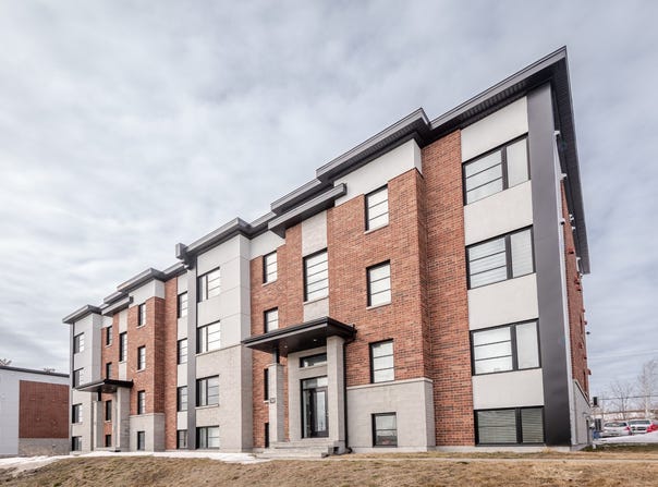 745 Rue Filion 403, Saint-Jérôme, Quebec J7Z 0G7