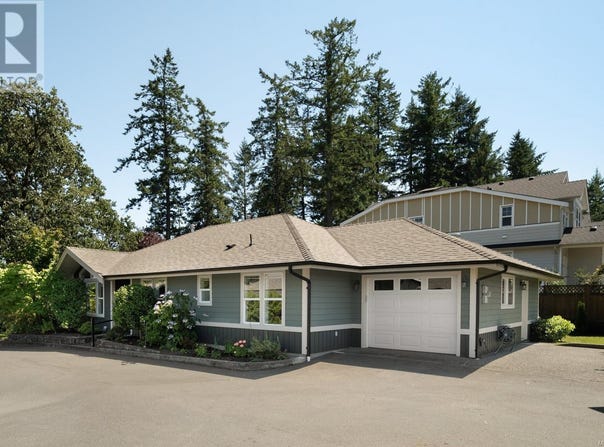 707 Greenlea Drive, Saanich, British Columbia V8Z3E7