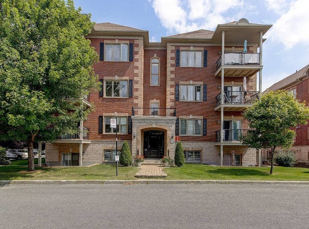 2043 Rue Racine, Saint-Hubert, QC J3Y0B6, CA, Saint-Hubert, Quebec J3Y0B6