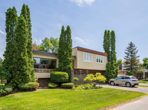105 Rue Silverbirch, Dollard-Des-Ormeaux, Quebec H9A2L4