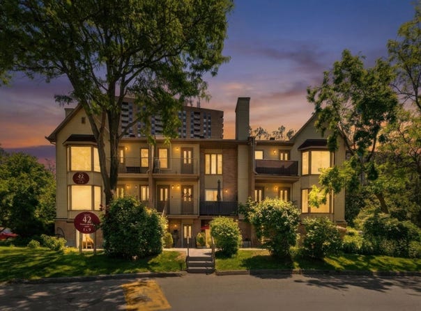 42 Imp. des Lilas, Hull, Quebec J9A2S9