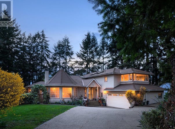 2832 Cadboro Bay Road, Oak Bay, British Columbia V8R5J9