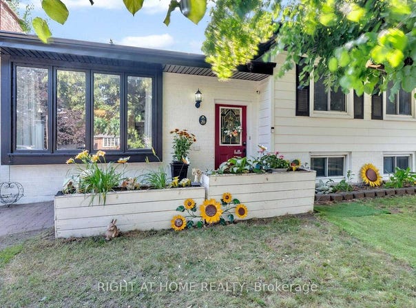 20 Cardiff Court, Whitby, Ontario L1N5N9