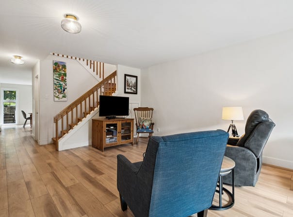 236 Place du Mans, Saint-Lambert, Quebec J4S1X9