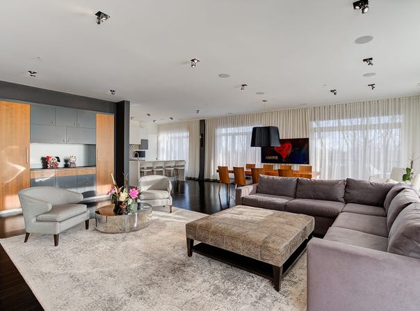1298 Ch. du Bord-de-lEau PH501, Laval (Sainte-Dorothée), Quebec H7Y 1C1