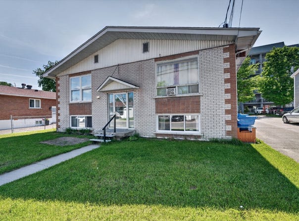 886 Rue Laviolette, Saint-Jérôme, Quebec J7Y2W4