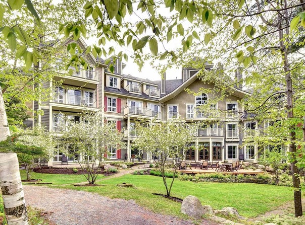 150 Ch. du Curé-Deslauriers 204, Mont-Tremblant, Quebec J8E 1E2