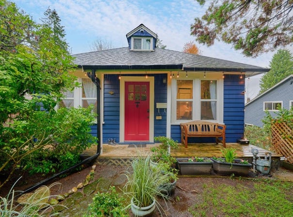 221 W 23RD STREET, North Vancouver, British Columbia V7M