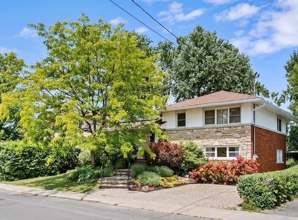735 Rue de Châteauguay, Le Vieux-Longueuil, QC J4H2L3, CA, Le Vieux-Longueuil, Quebec J4H2L3