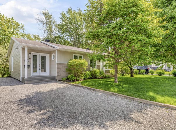 7168 Rue des Lynx, Charlesbourg, Quebec G1G1B9