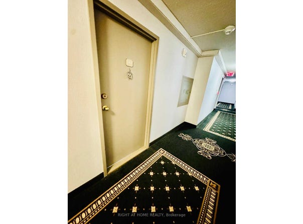 1404 - 475 The West Mall, Toronto, Ontario M9C4Z3