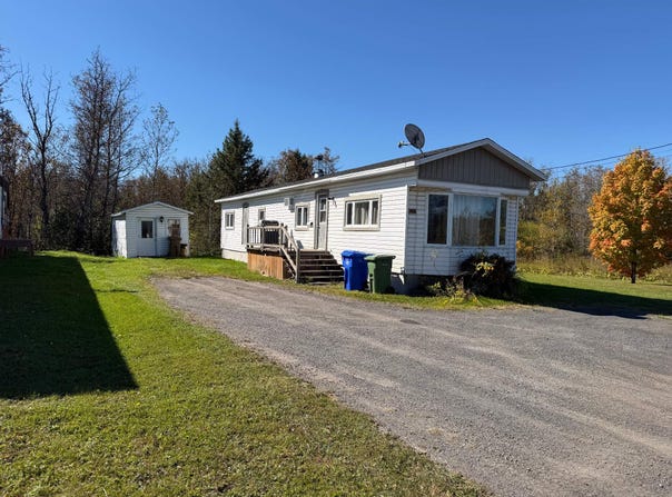 143 Rue des Forges, Amqui, Quebec G5J3A9