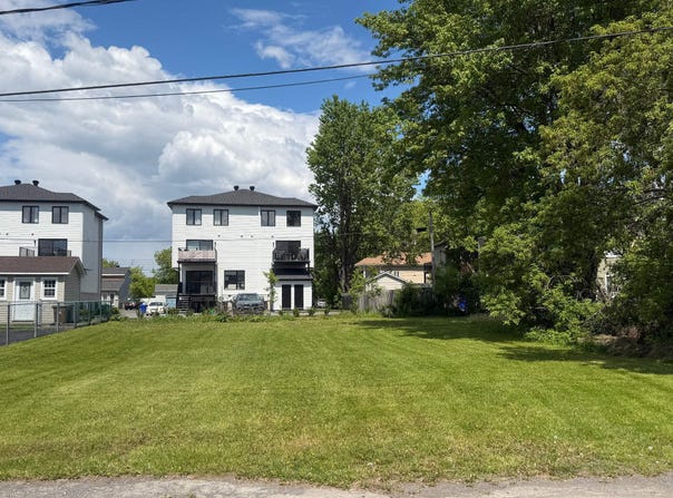 Rue Janvier, Mirabel, Quebec J7J1M6