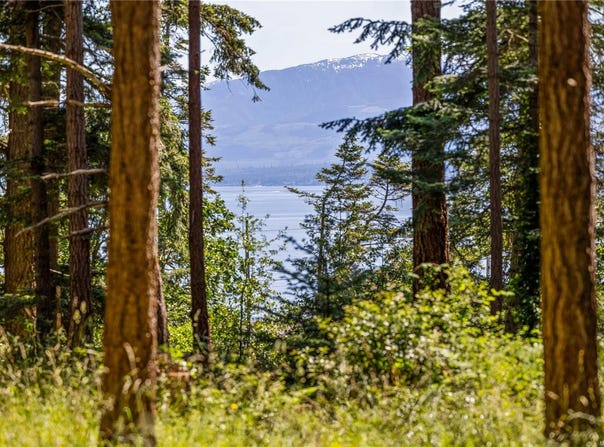 348 Lazo Rd, Comox, British Columbia V9M 3T9