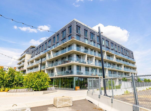 200 Boul. Marcel-Laurin PH803, Montréal (Saint-Laurent), Quebec H4M 2L4