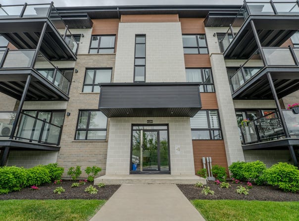 4280 Rue Bernard-Hubert, Saint-Hubert, QC J3Y0S8, CA, Saint-Hubert, Quebec J3Y0S8