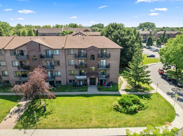 820 Rue Hélène-Boullé, Boucherville, QC J4B2A7, CA, Boucherville, Quebec J4B2A7