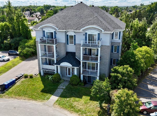 1240 Rue François-Corbeil, Terrebonne, QC J6W6G8, CA, Terrebonne, Quebec J6W6G8