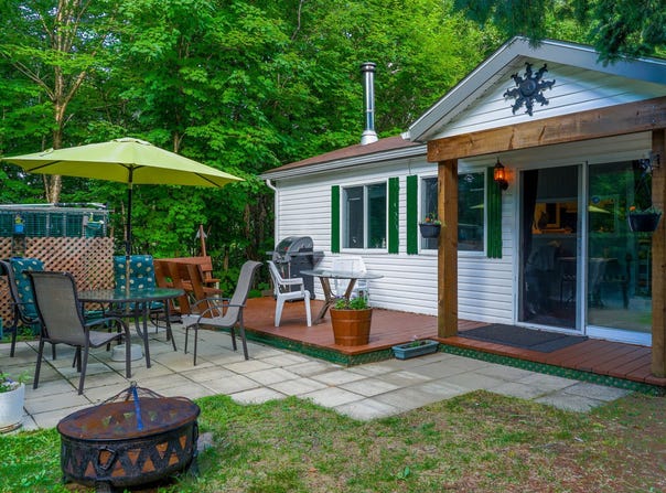 222 Av. du Bruant, Sainte-Agathe-des-Monts, Quebec J8C2Z7