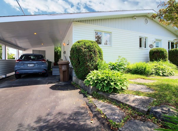 244 Rue St-Emile, Chicoutimi, QC G7G2K9, CA, Chicoutimi, Quebec G7G2K9